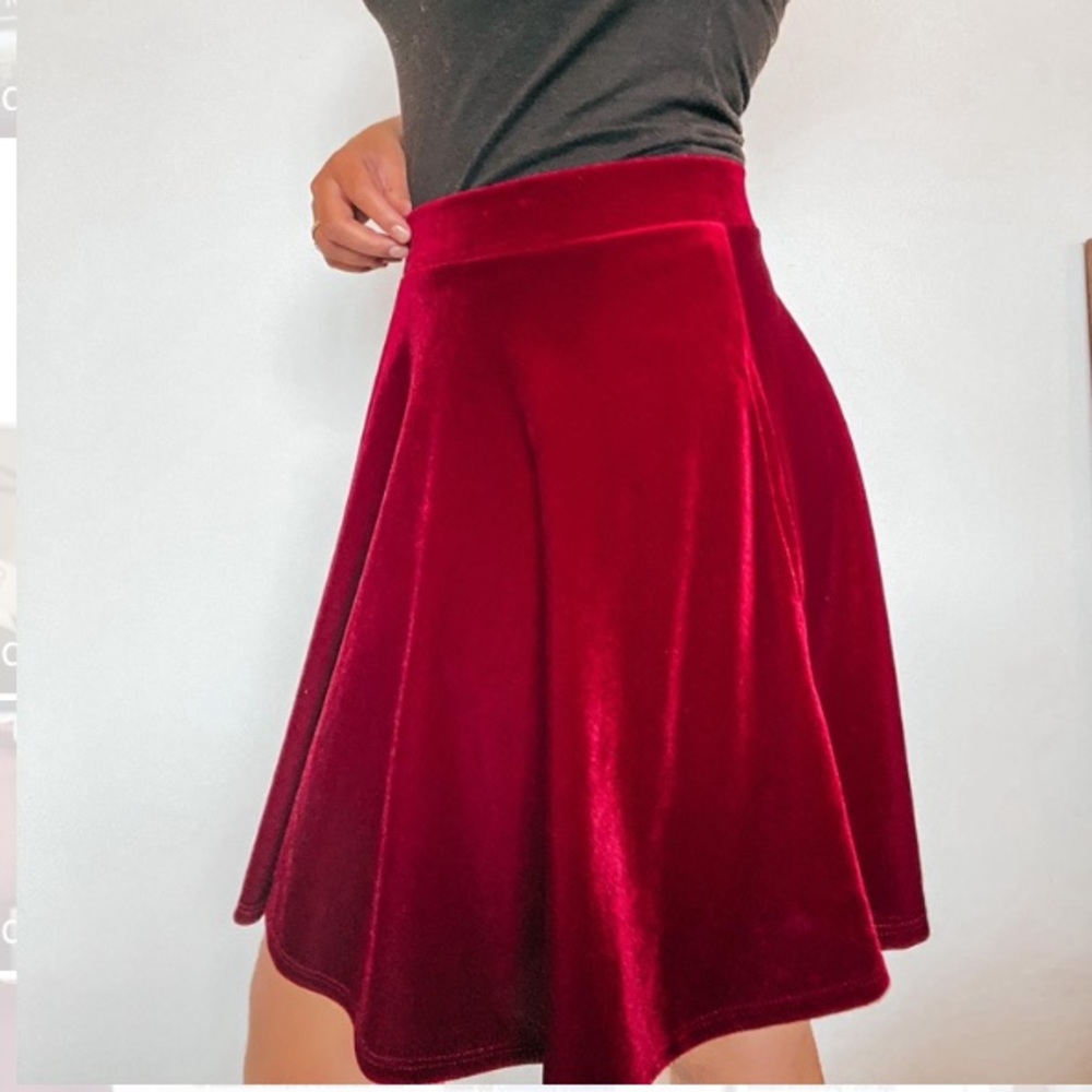 Mini skirt. Red velvet.